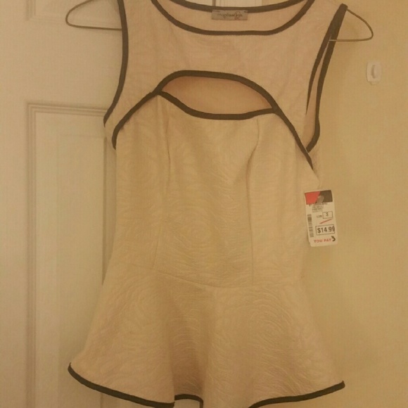 Sleeve-less peplum top - Picture 3 of 3