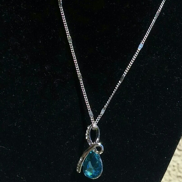 Sale!! Bundle 2 Crystal Necklaces New - Picture 2 of 4