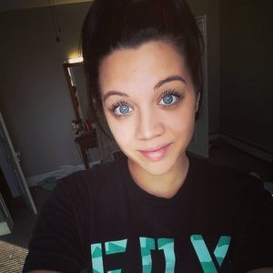 Meet your Posher, Crystal