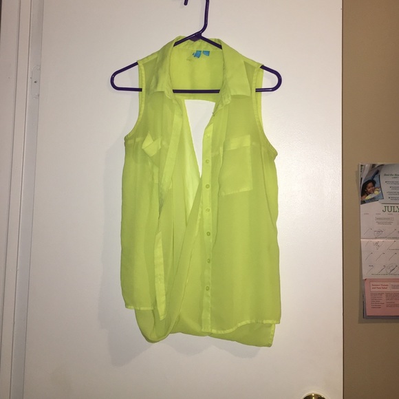 Button down sleeveless