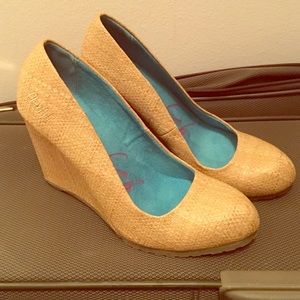 Blowfish brand tan wedges
