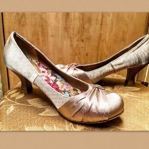 Jellypop Foy Womens Dress Shoes Nude Shantung 6.5