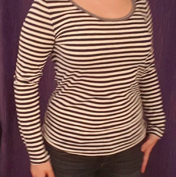 Aeropostale Navy and White Striped Tee - Picture 2 of 2