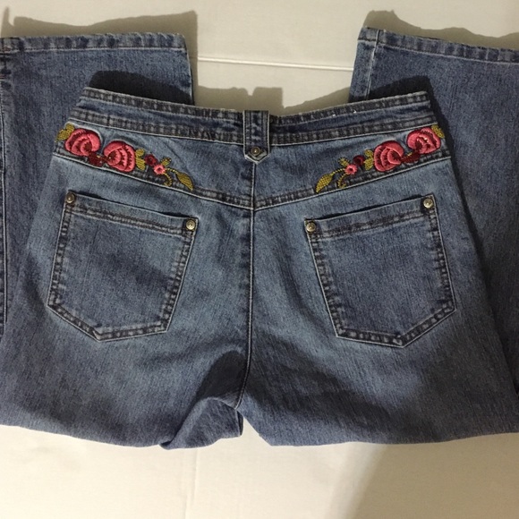 Cosmopolitan Embellished Capris - Picture 3 of 4