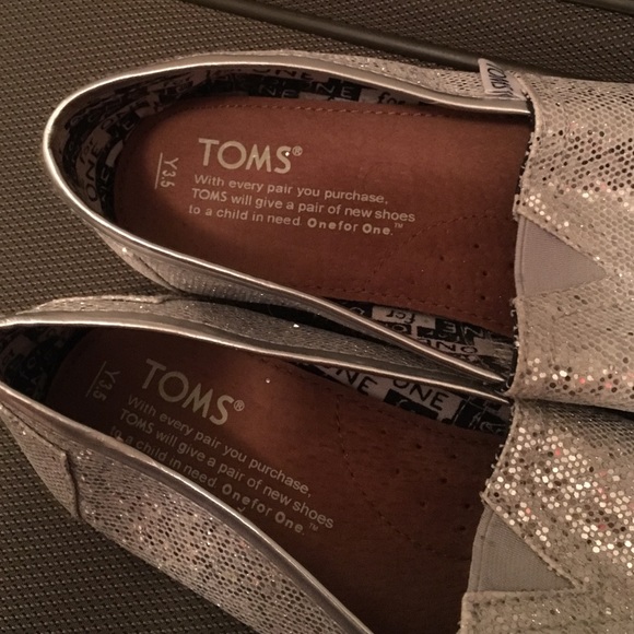 TOMS - Picture 2 of 3