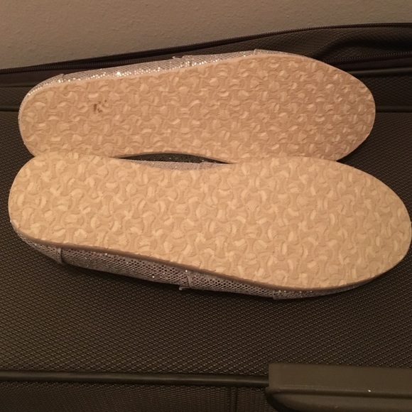 TOMS - Picture 3 of 3