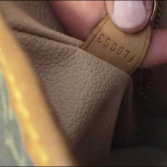 ❌SOLD❌SOLD❌SOLD❌Louis Vuitton GM Monogram Bucket - Picture 4 of 4