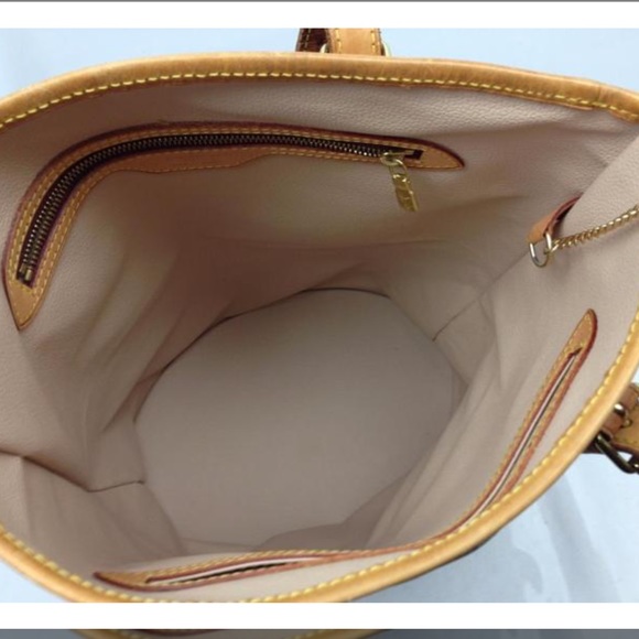 ❌SOLD❌SOLD❌SOLD❌Louis Vuitton GM Monogram Bucket - Picture 3 of 4