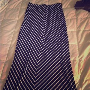 Maxi skirt no size fits like a S/M new w/out tags