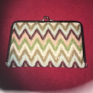Zig Zag Clutch