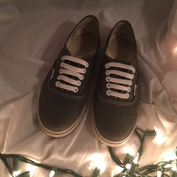 Vans Shoes - ✨MUST GO✨WOMENS Vans Lo-Pro