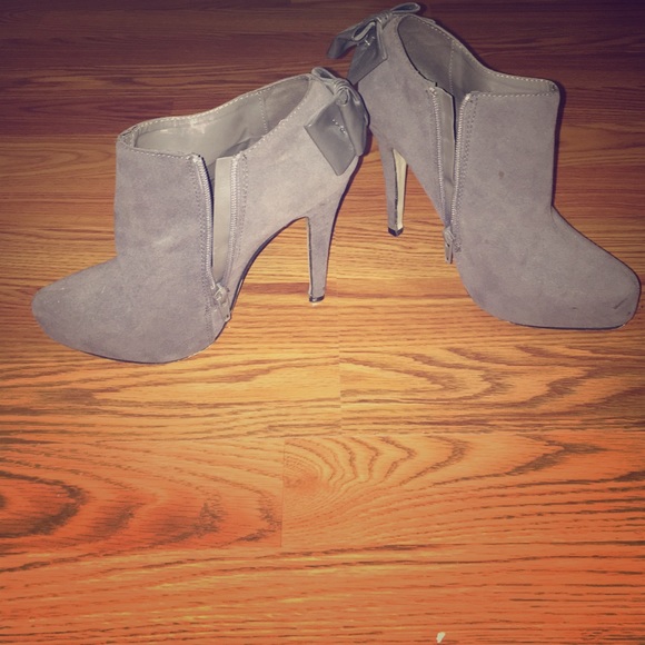 Suede, grey ankle booties