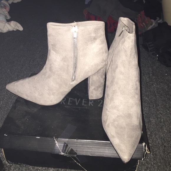 High heeled boots - Picture 2 of 2