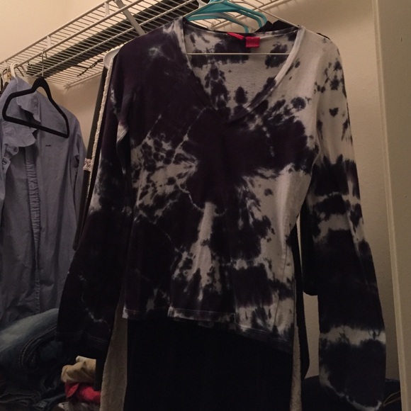 Blue and white tie dye long sleeve tee