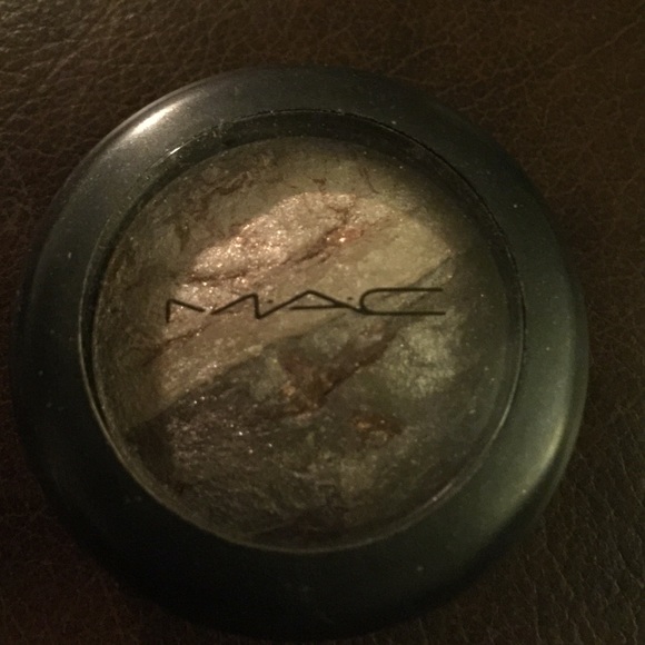 Eye shadow