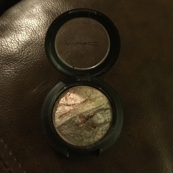Eye shadow - Picture 2 of 3