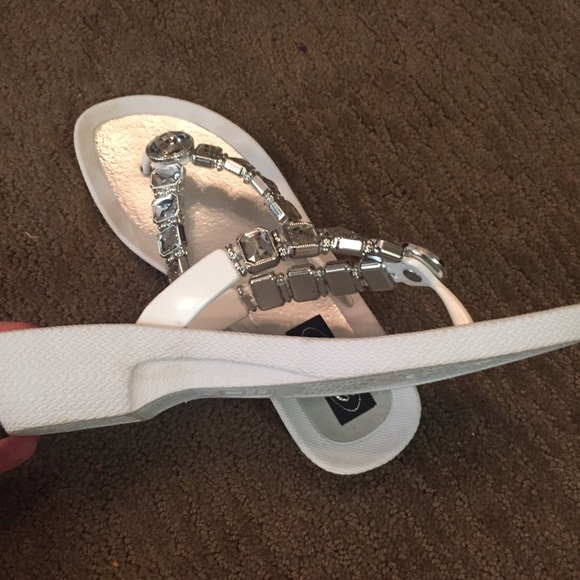 White bejeweled flip flops - Picture 2 of 4