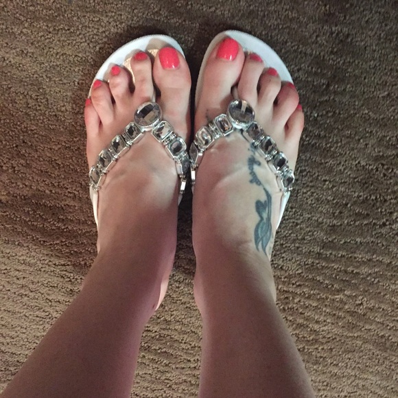 White bejeweled flip flops - Picture 3 of 4