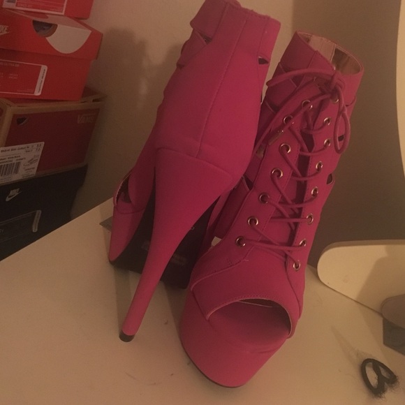 Pink pumps