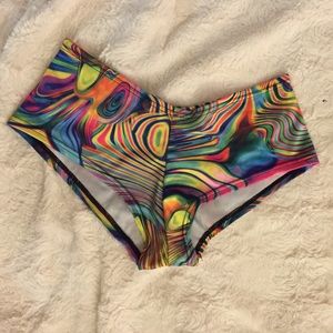 Acid print booty short