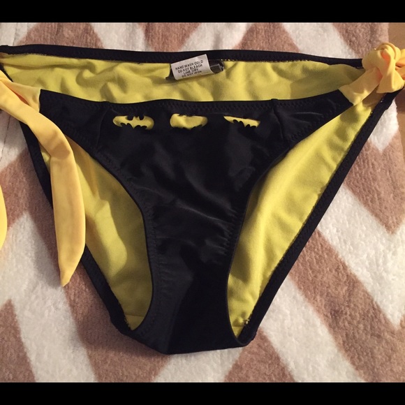 TRADED!!!!! NWOT Batman Bikini - Picture 2 of 4
