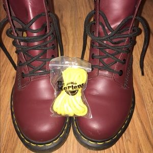 Dr. Martens "dark cherry smooth"