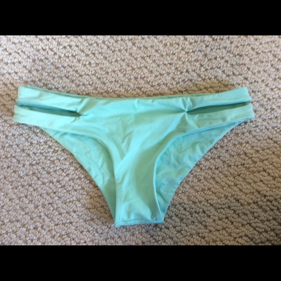 L SPACE CUTOUT BOTTOMS