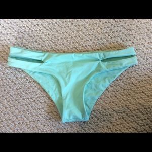 L SPACE CUTOUT BOTTOMS