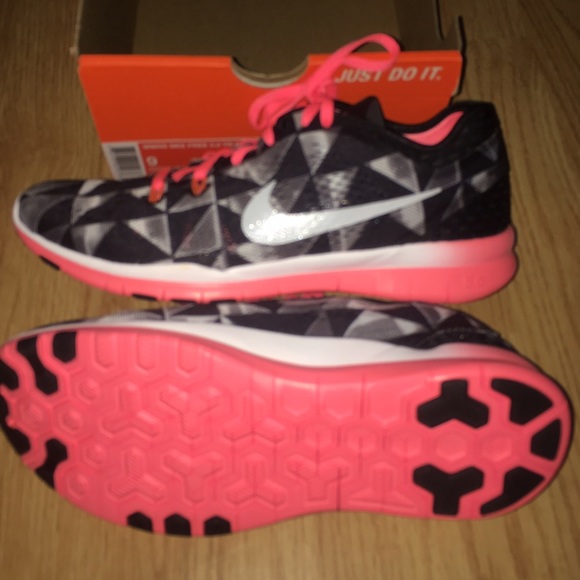BRAND NEW! Nike Free Women's tr fit print - Picture 4 of 4