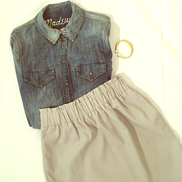 Beige ruffle waist skirt