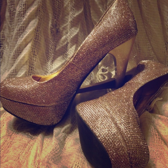 Size 7 gold heels! Worn only once. - Picture 1 of 3