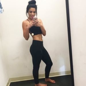 Meet your Posher, Kira