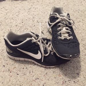 (SOLD) Nike Free Fit 2 Shoes🏃🏼