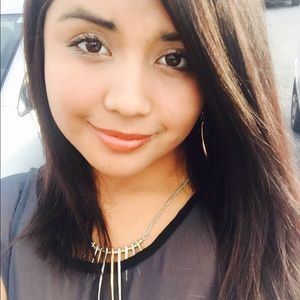 Meet your Posher, Elisa