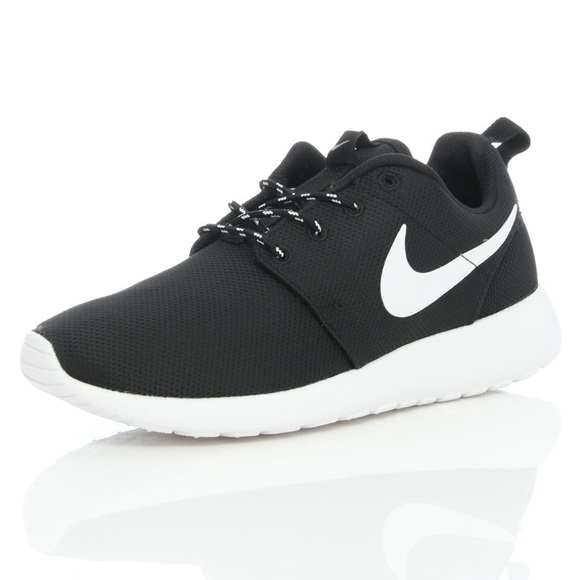 Black & white Nike Roshe Runs.