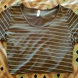 ⬇EUC Medium Lularoe Perfect Tee⬇