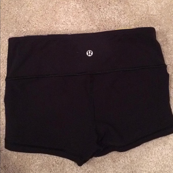 Lululemon reversible boogie shorts size 4