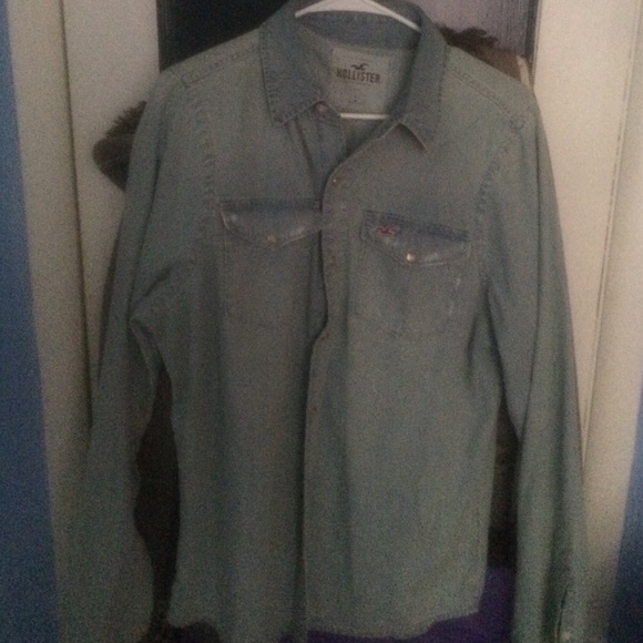 Hollister size L