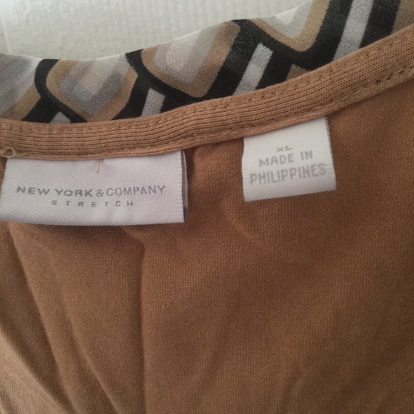 Professional Top with Ruffles - Picture 3 of 3