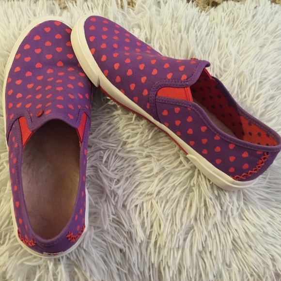 UGG Shoes - ❗️Ugg❗️Heart Print Slip On Shoes