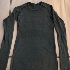 Long sleeve fitted lululemon top