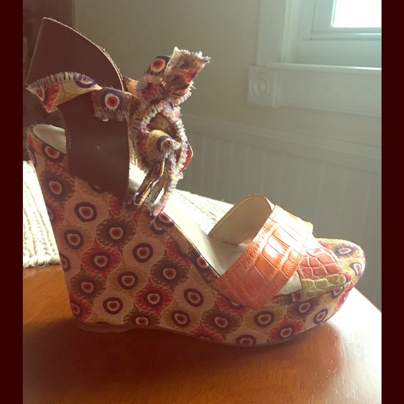 FINAL MARKDOWN PRICE!! Theodora & Callum Wedge! - Picture 1 of 4