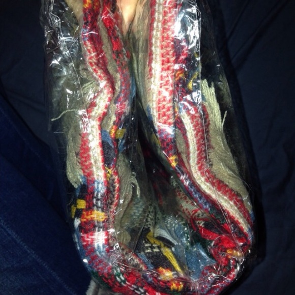 BACK IN STOCK HP 5๐ Tartan Plaid Blanket Scarf - Picture 3 of 4