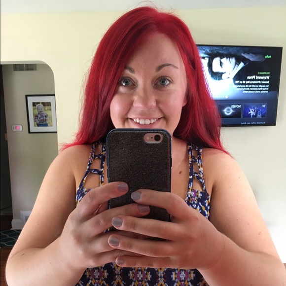 Meet your Posher, Stephanie - Picture 3 of 4