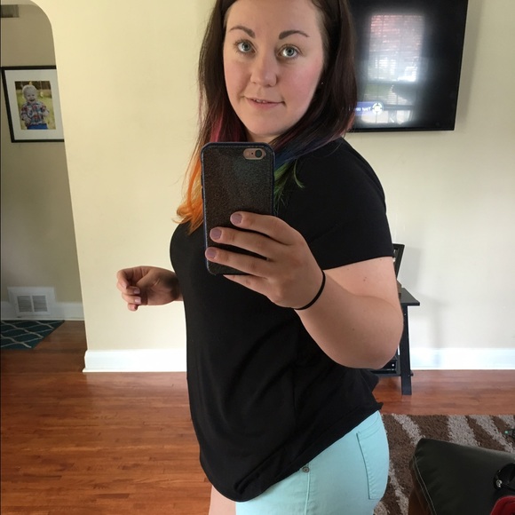 Meet your Posher, Stephanie - Picture 4 of 4