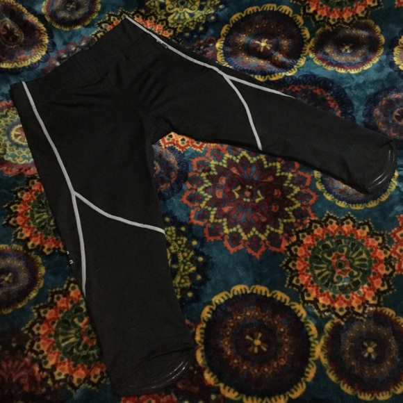 Helly Hanson Training Capris - Picture 2 of 4