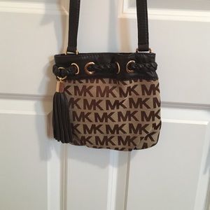 Micheal Kors Cross body bag