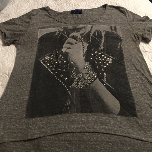 The Clas-sic tshirt. Size small.