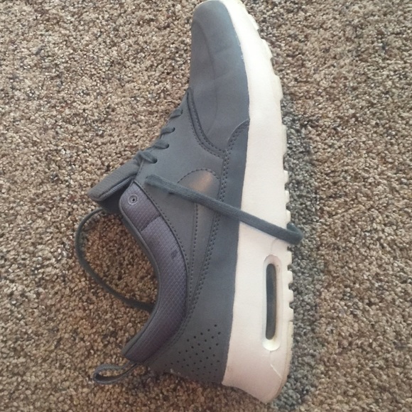 Gray Nike Air Max Theas - Size 8.5
