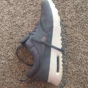 Gray Nike Air Max Theas - Size 8.5
